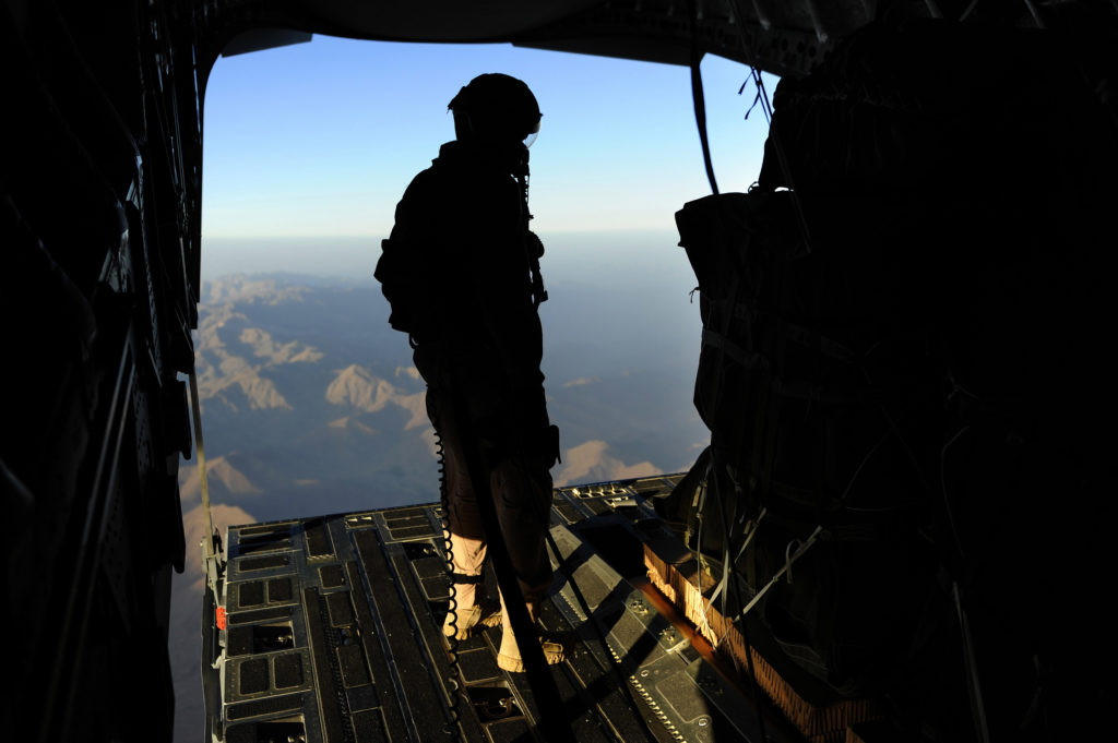 Soldiers in Dropship ready to drop